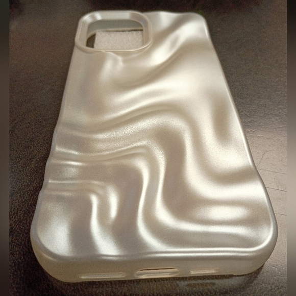 3D Bibbo White Patterned Fitted Case for iPhone 13 Pro Max - Picture 3 of 6